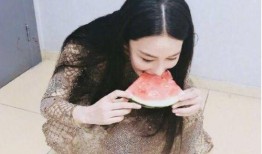 娱乐吃瓜酱穿搭,潮流与趣味并存